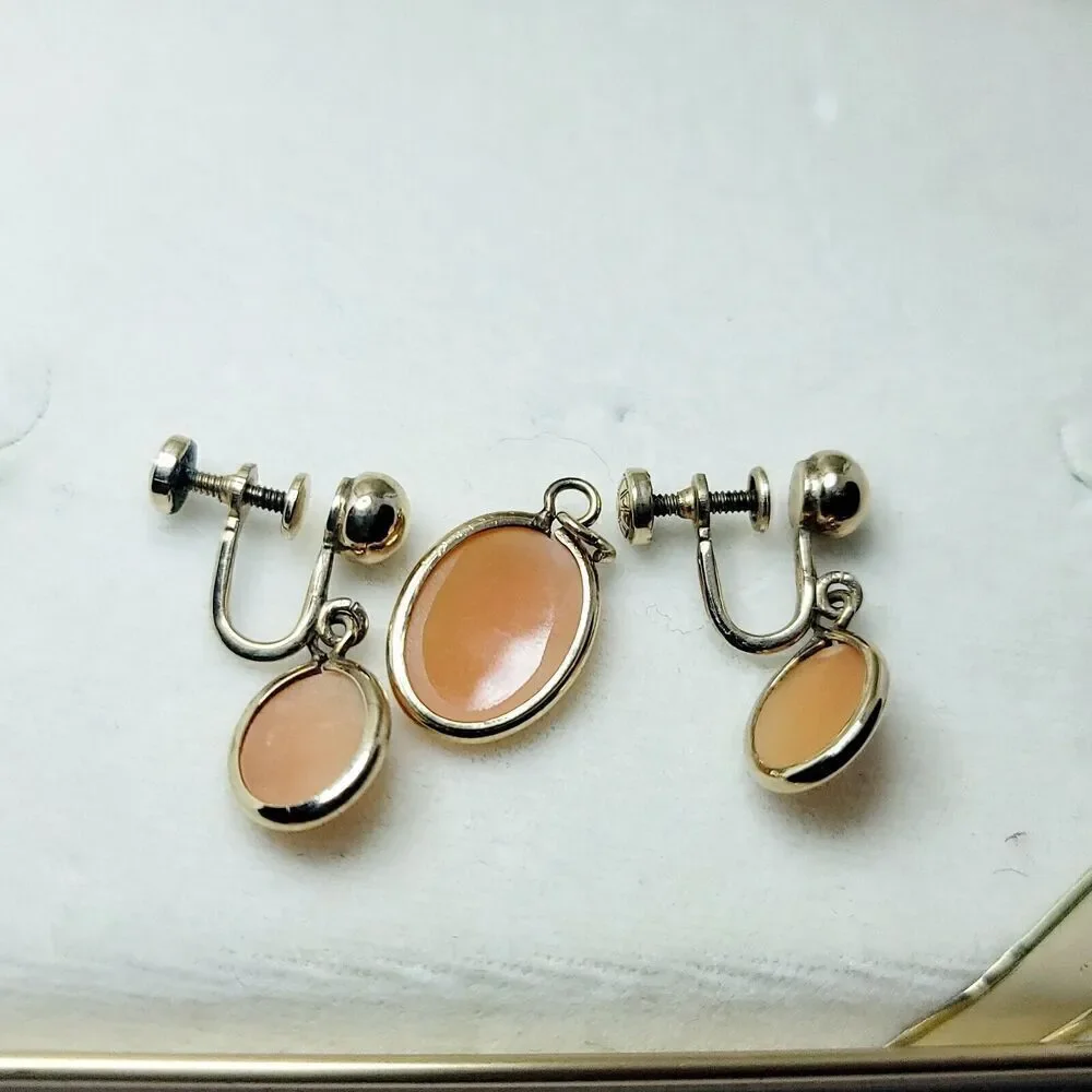 VINTAGE AMCO JEWELS 14K GOLD OVERLAY GEUINE CAMEO PENDANT SCREW BACK EARRING SET